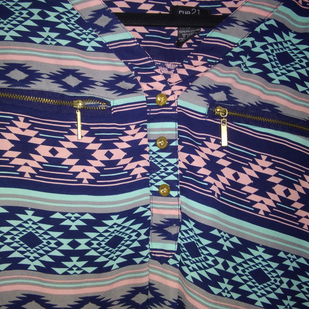 Beautiful Rue21 Top - Picture 3 of 6